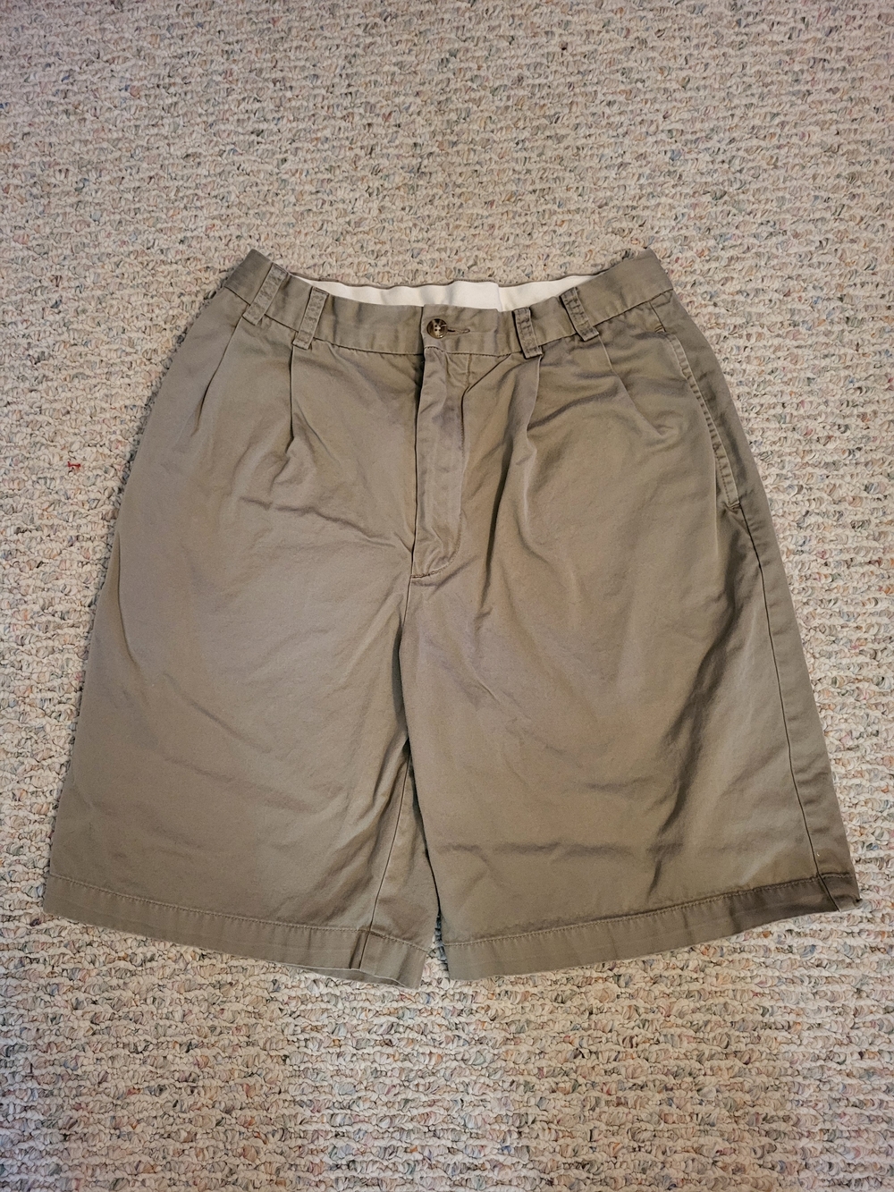 Classic Men's Khaki Pleated Shorts